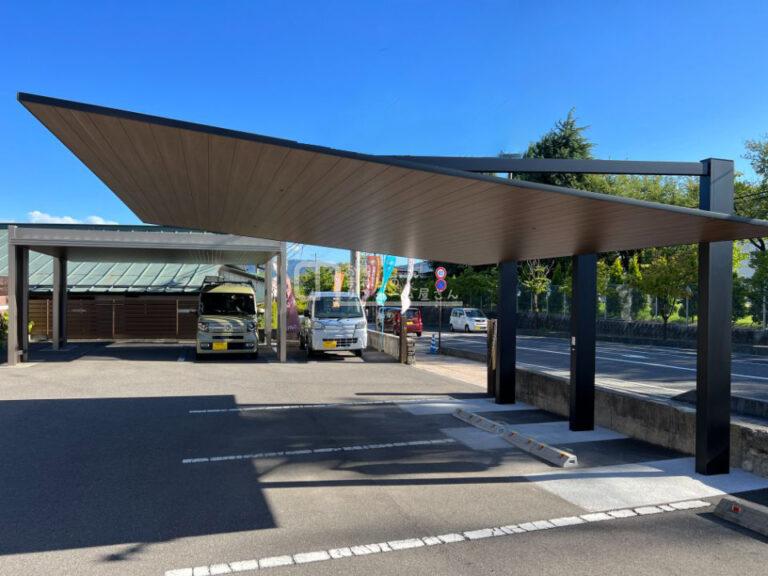 柱がなくて出入りしやすい後方支持タイプのカーポート