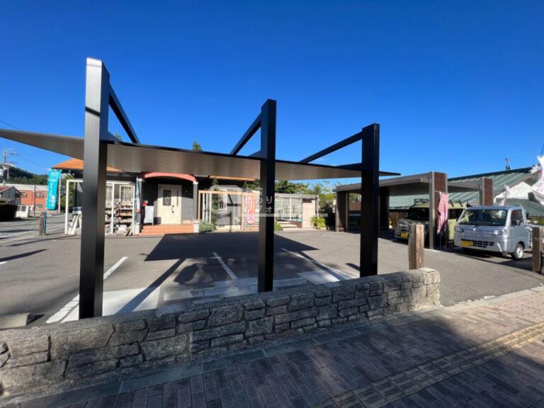 道路からの全景